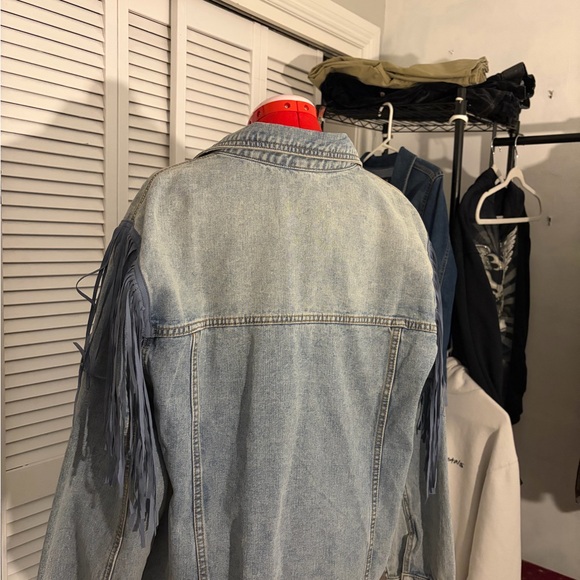 Women's Western Chic Denim Jacket with Fringe - Picture 3 of 5